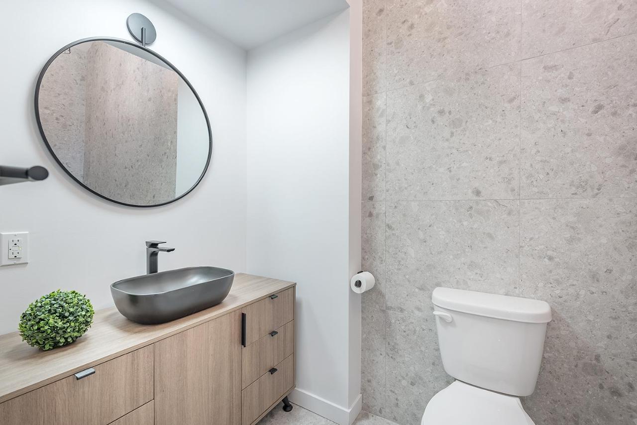 Free Parking Prime Location New Modern Condo ブロサード エクステリア 写真